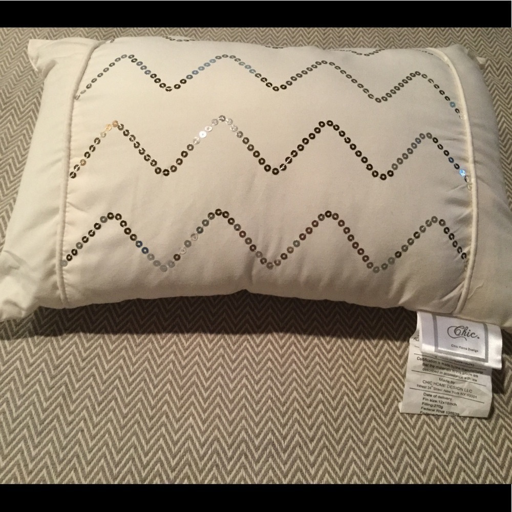 Chic Home Design Throw Pillow